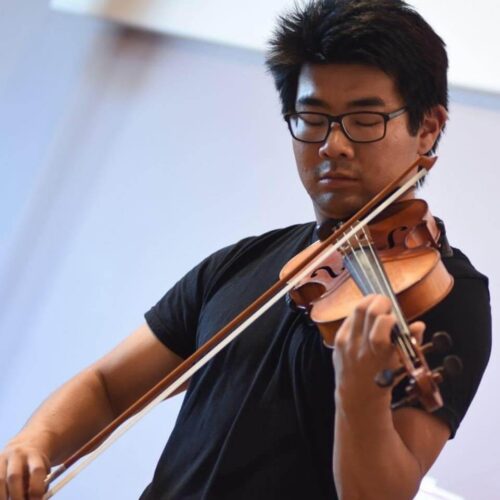 Oakville violin teacher, Rei Tanaka playing violin